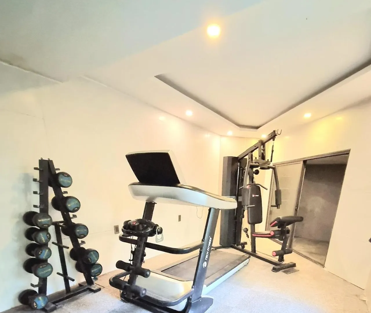 Tokyo Boutique Front Beach Hotel 岘港 越南