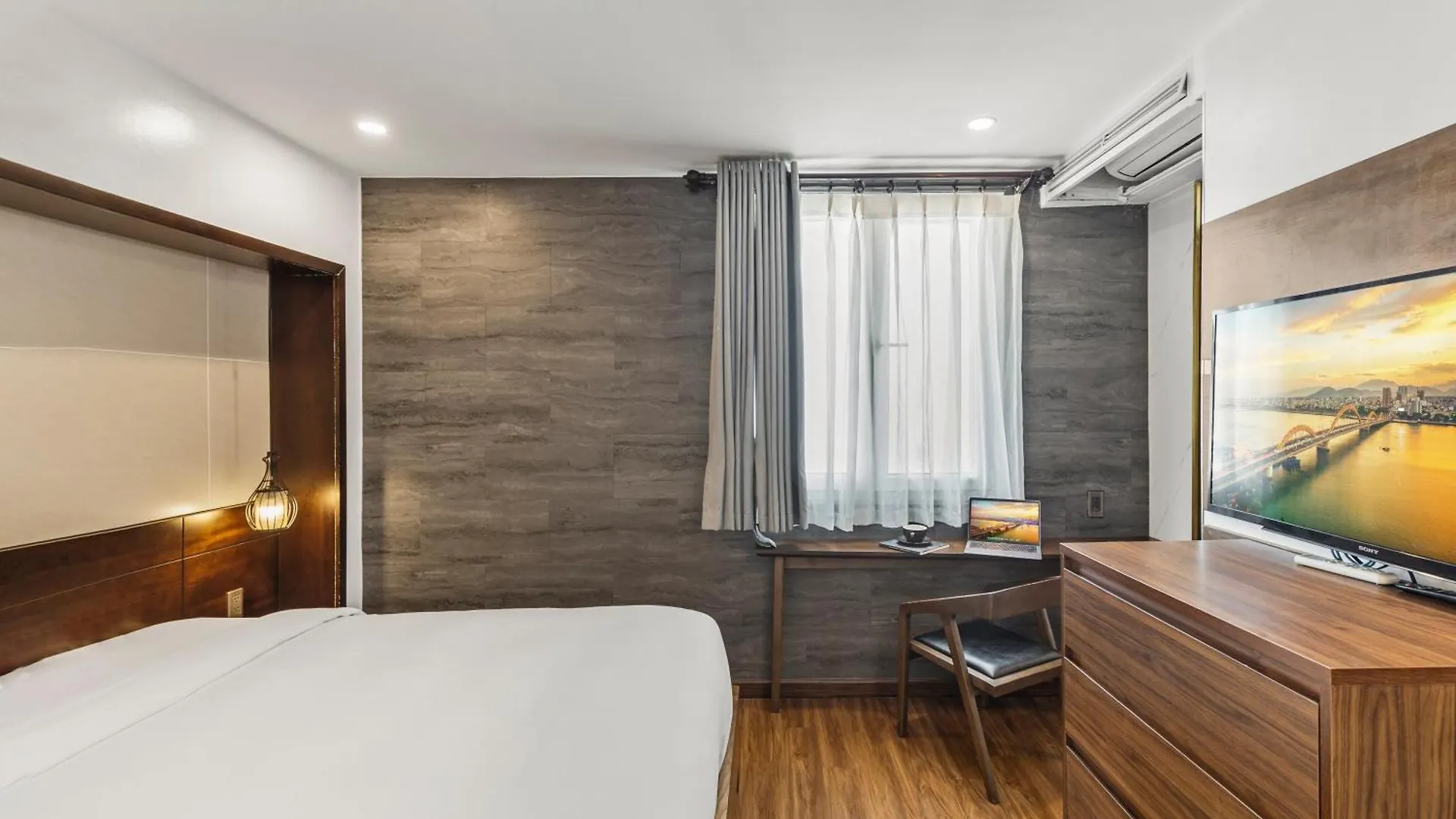 Tokyo Boutique Front Beach Hotel Da Nang