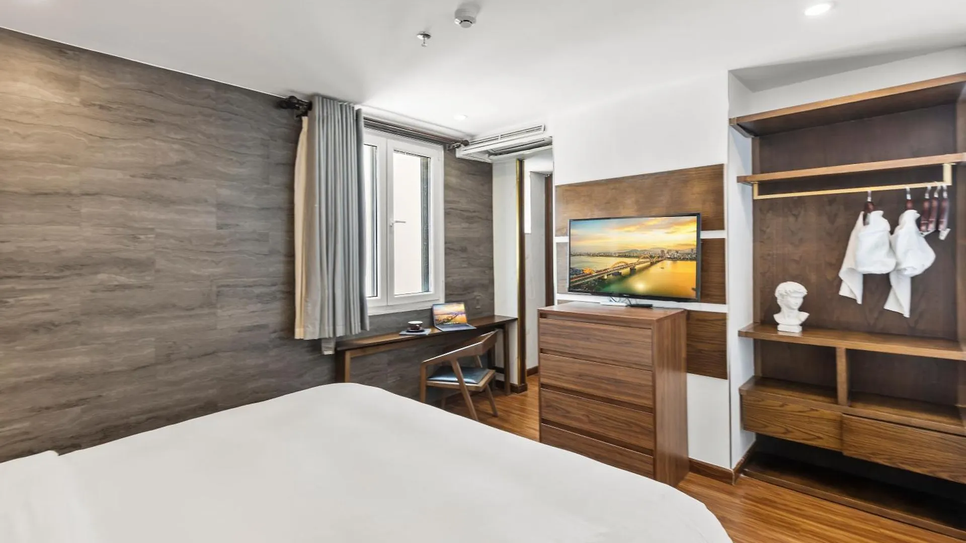 Tokyo Boutique Front Beach Hotel 다낭 베트남
