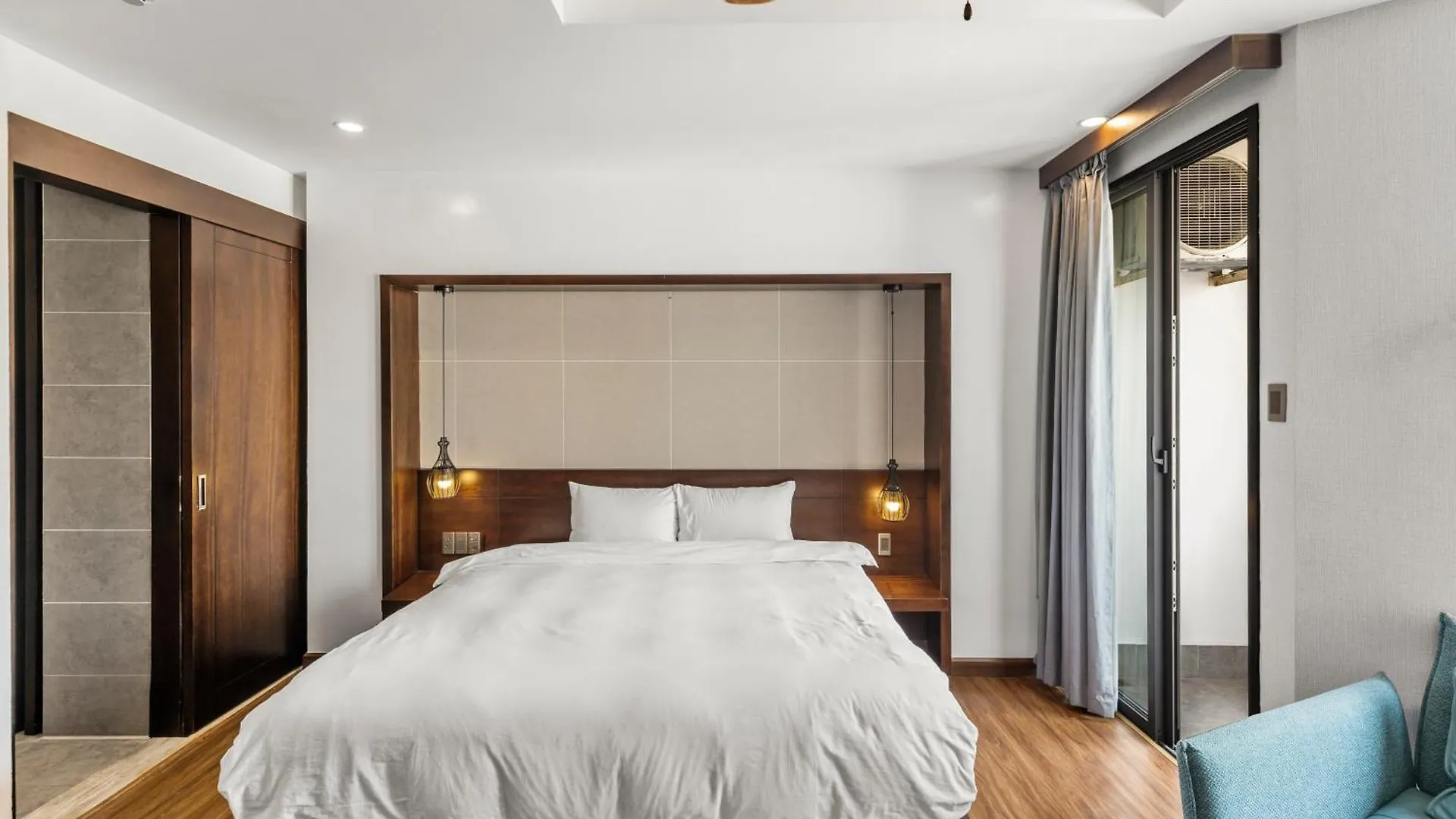 Tokyo Boutique Front Beach Hotel Da Nang