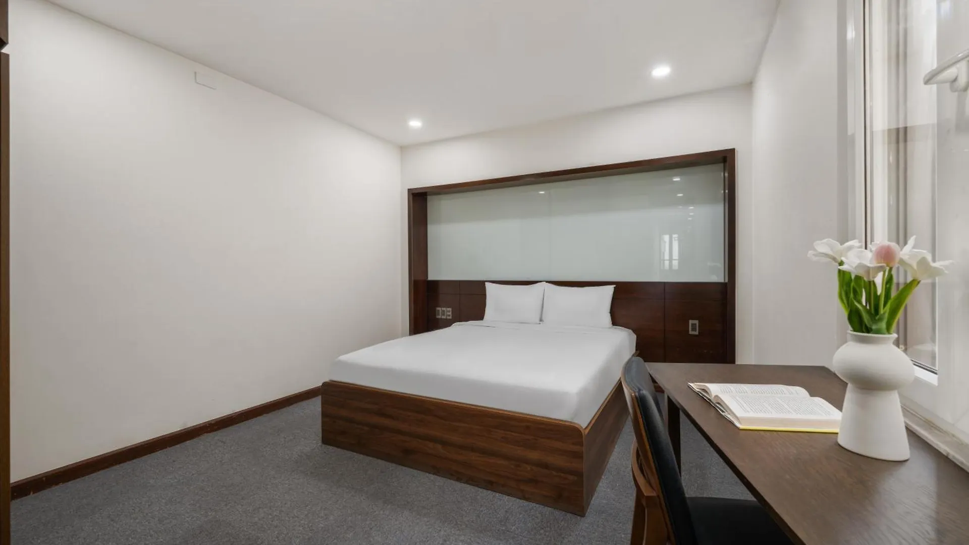 Tokyo Boutique Front Beach Hotel Da Nang